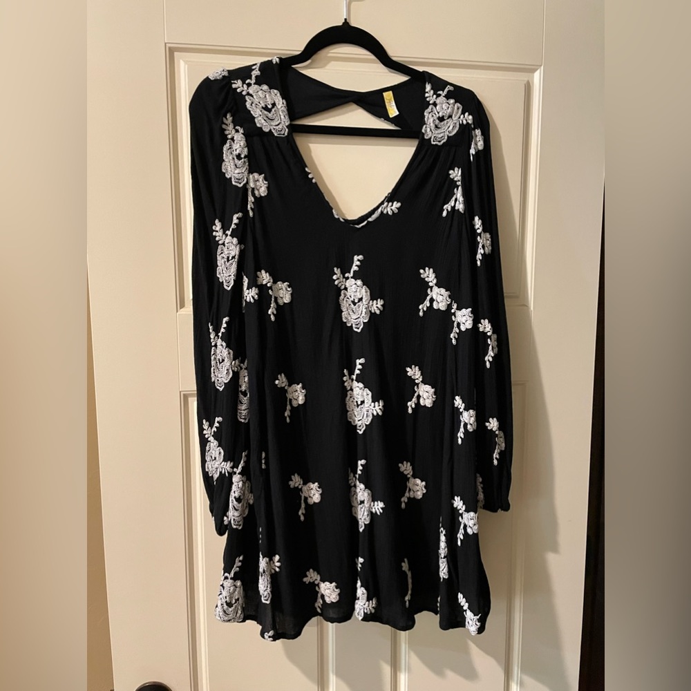 XS Free People Austin Embroidered Mini Dress
Black White Floral